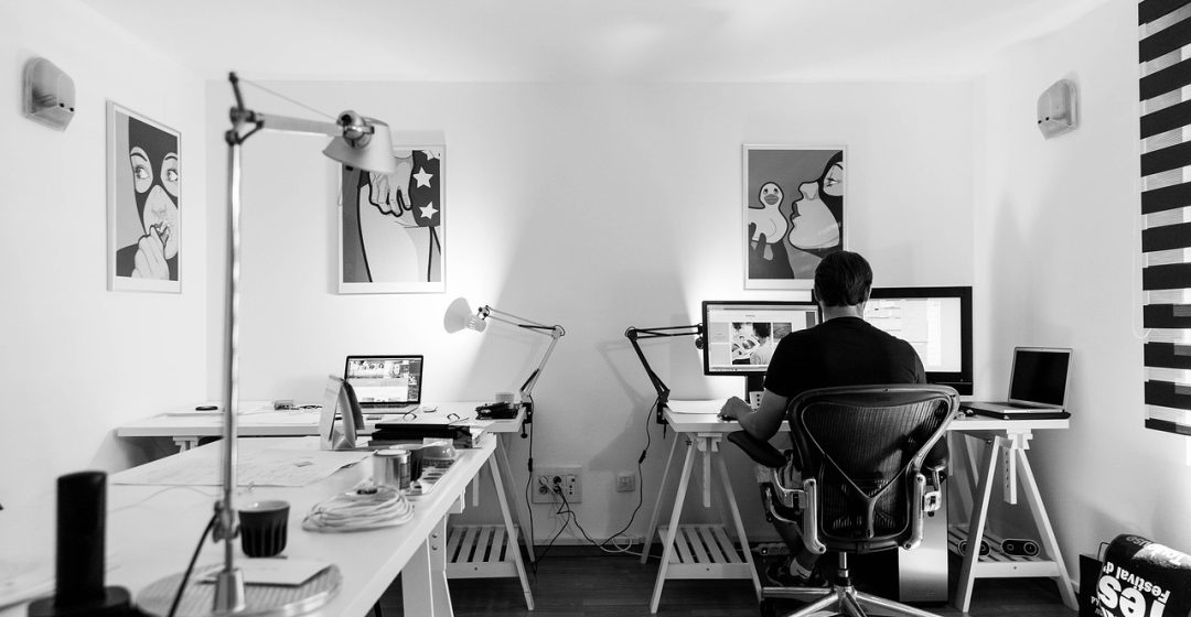 插下面视频 开发者在浏览器开发者工具 Network 面板中查看跨域请求响应头的排查场景
